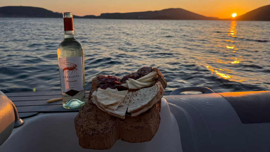 Aperitif on board the dinghy in Porto Conte during the private tour