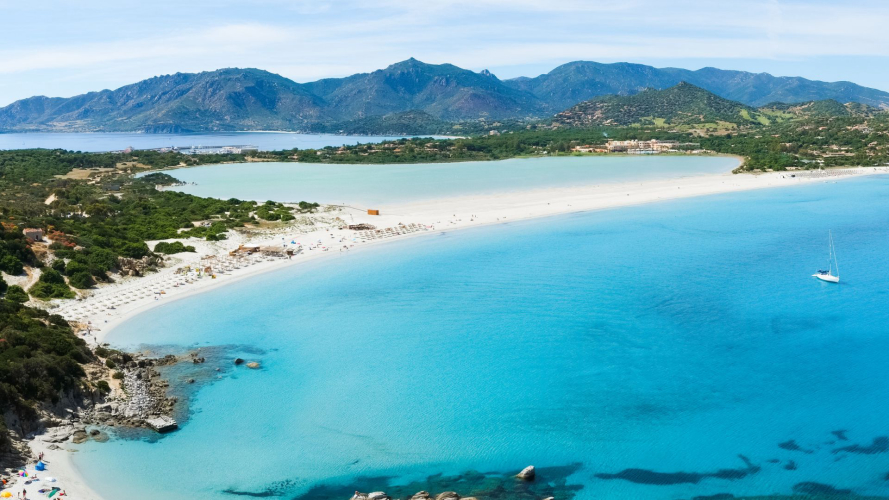 Spiaggia lungo la costa di Villasimius