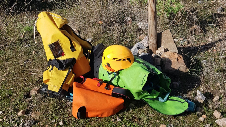 Dry canyoning equipment