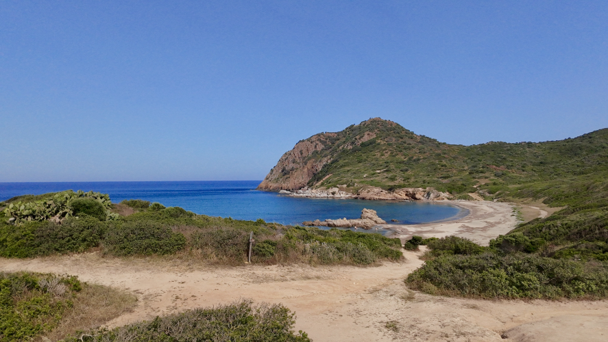 Cala escondida en el sur de Cerdeña, entre Castiadas y Villasimius
