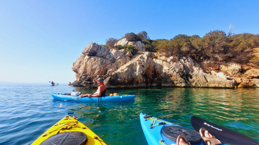 Stop in kayak during the tour in Porto Conte Park
