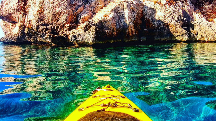 Stop in kayak during the tour in Porto Conte Park