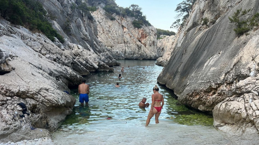 Caletta nascosta vicino a Cala Biriala