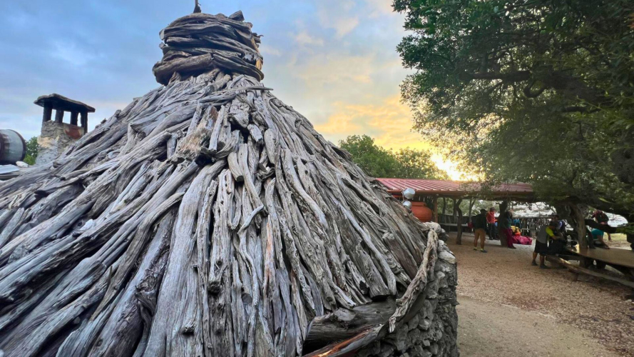 Pinnetto in un ovile tra le tappe del Selvaggio Blu