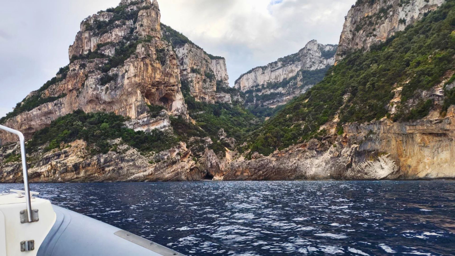 Costa est della Sardegna vista dal mare
