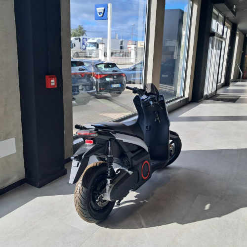 Moto elettrica Seat a noleggio, Sardegna