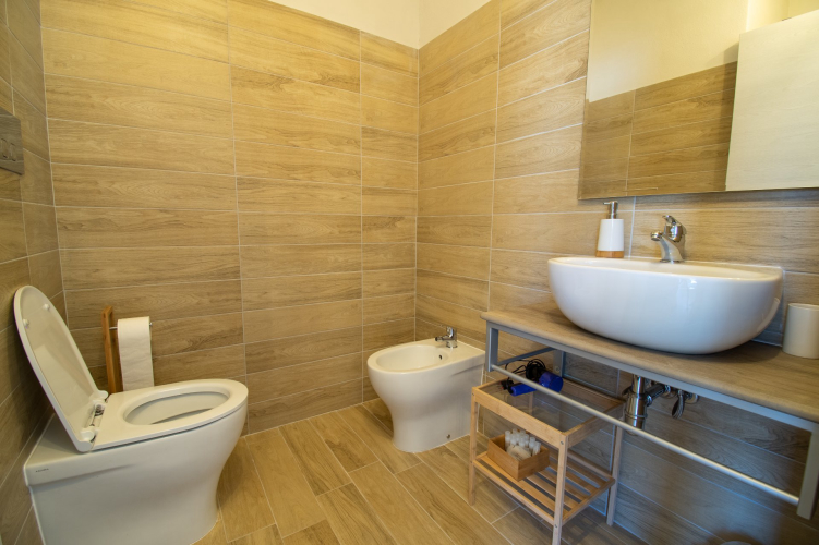 Badezimmer des Gästehauses im Südwesten Sardiniens