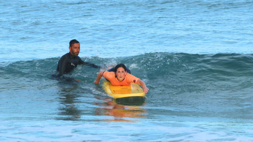 Lehrer trainiert seine Schülerin