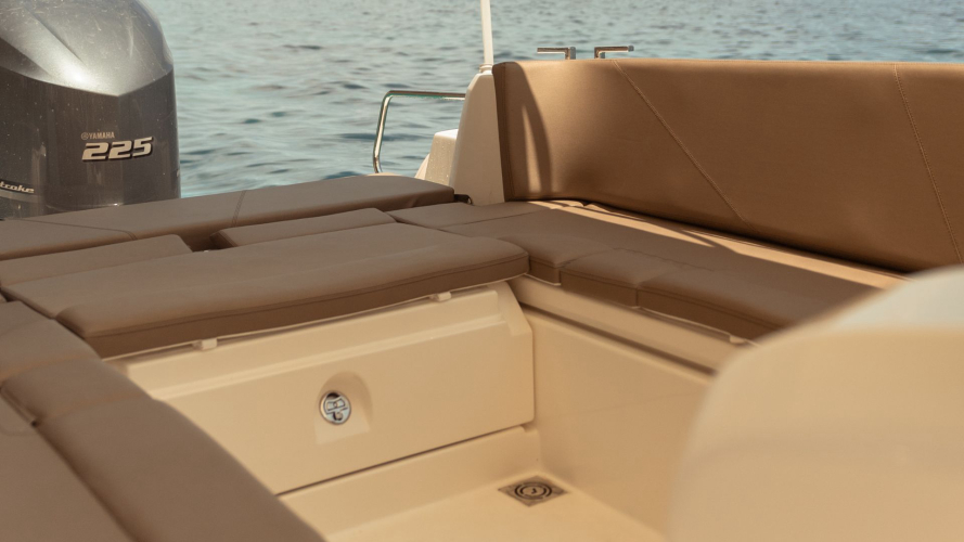 Interni del gommone a Cala Mariolu