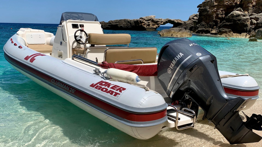 Tour in gommone nella costa est della Sardegna