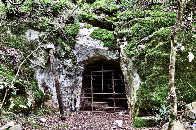 Galería artificial del antiguo ferrocarril minero del Sulcis-Iglesiente