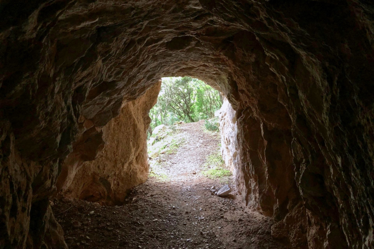 Galería artificial del antiguo ferrocarril minero del Sulcis-Iglesiente