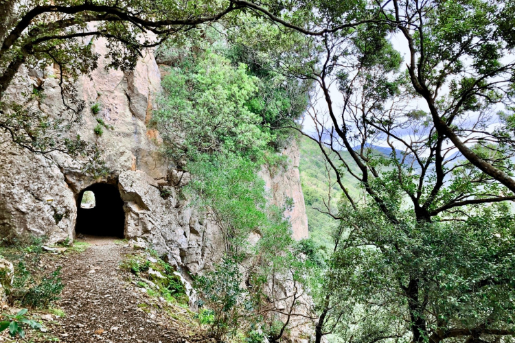 Galería artificial del antiguo ferrocarril minero del Sulcis-Iglesiente