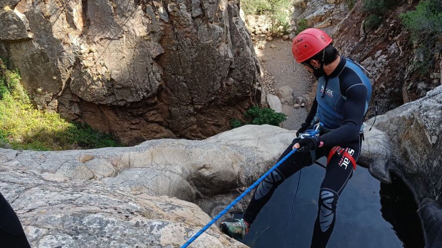 Percorso del canyoning tra le bellezze naturali della Sardegna