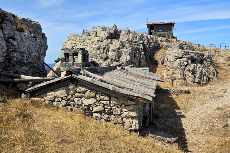 Antiche case dei pastori lungo il percorso del tour in jeep in Barbagia