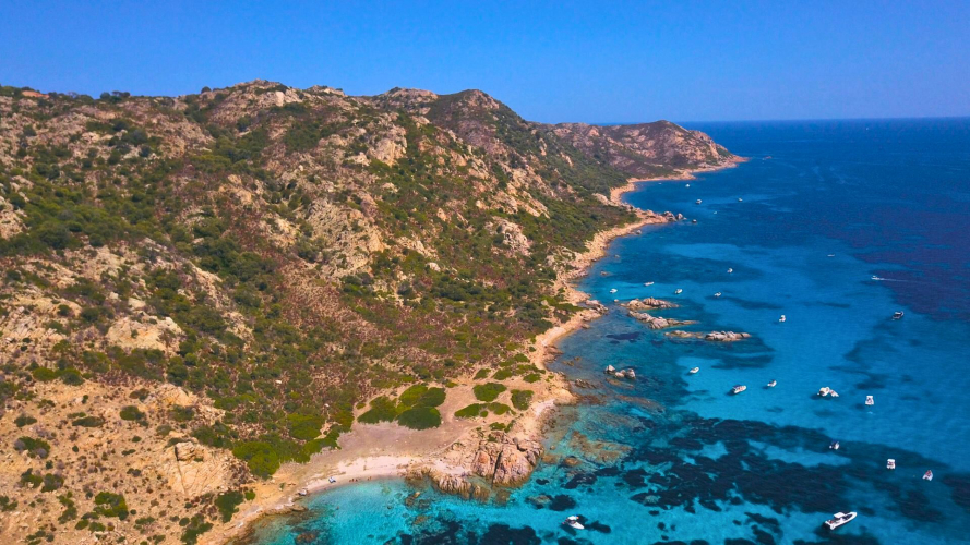 Natürliche Schwimmbecken von Molara im Nordosten Sardiniens