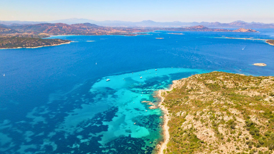 Natürliche Schwimmbecken von Molara an der Ostküste Sardiniens