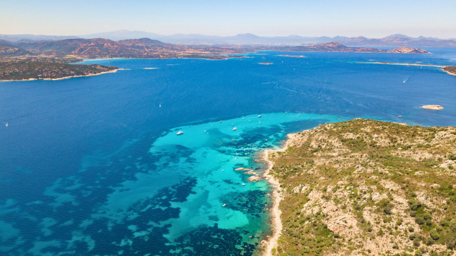 Piscine naturali di Molara nella costa est della Sardegna