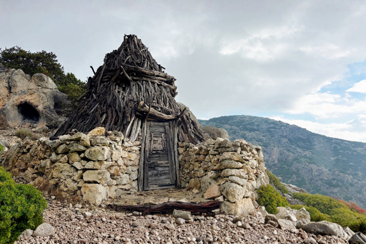 Visita alla capanna del pastore nel tour del Supramonte