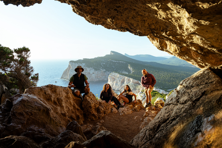 Young people during a scenic trek in Alghero