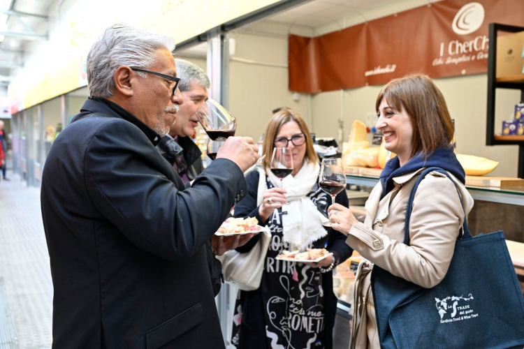 Inicio de la degustación en el mercado de Cagliari