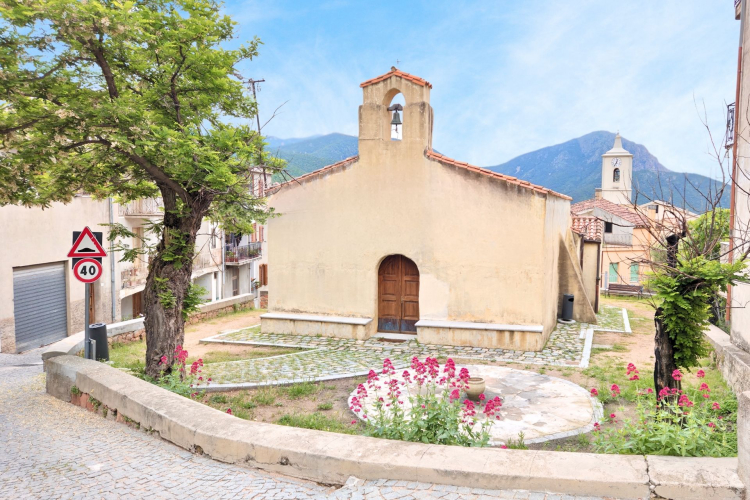 Chiesa nel paese di Urzulei