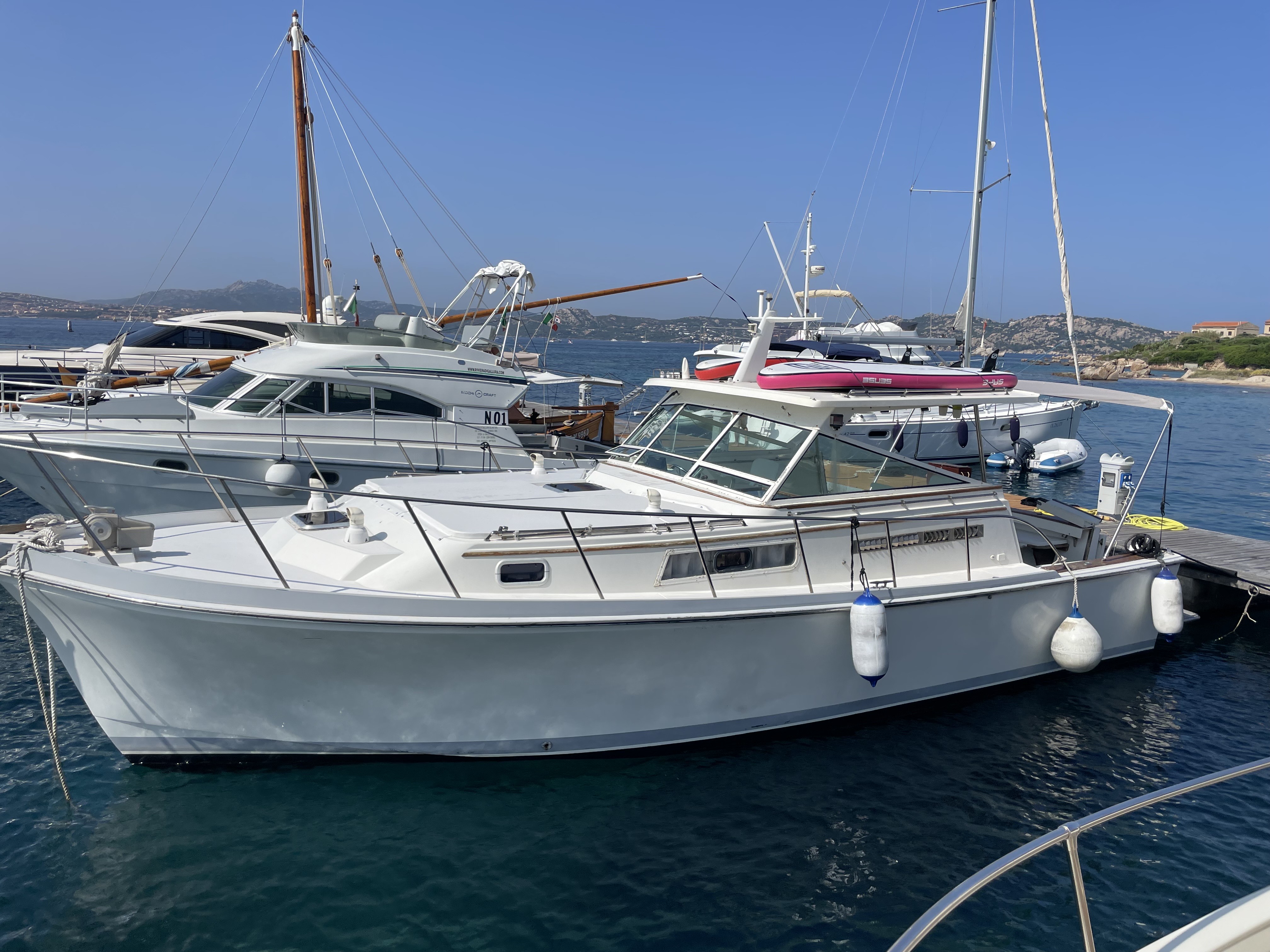 Barco amarrado en el puerto de Palau, en el norte de Cerdeña