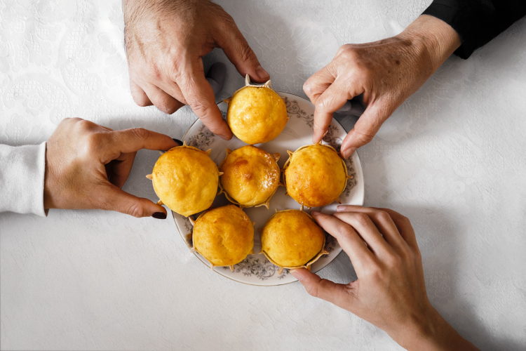 Degustación de un postre típico sardo al final del taller privado de pasta en Cagliari