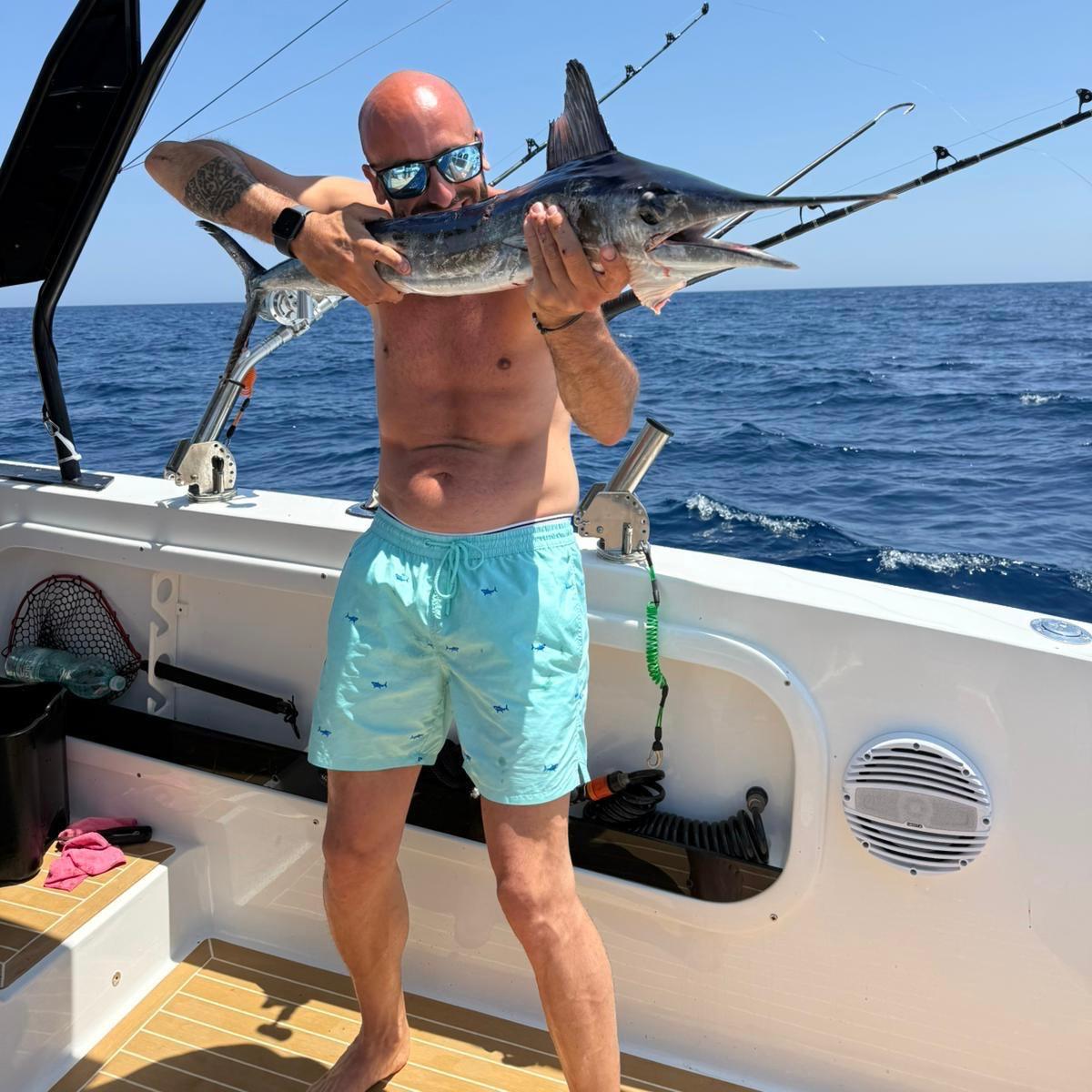 Captura del día durante el recorrido privado de pesca deportiva