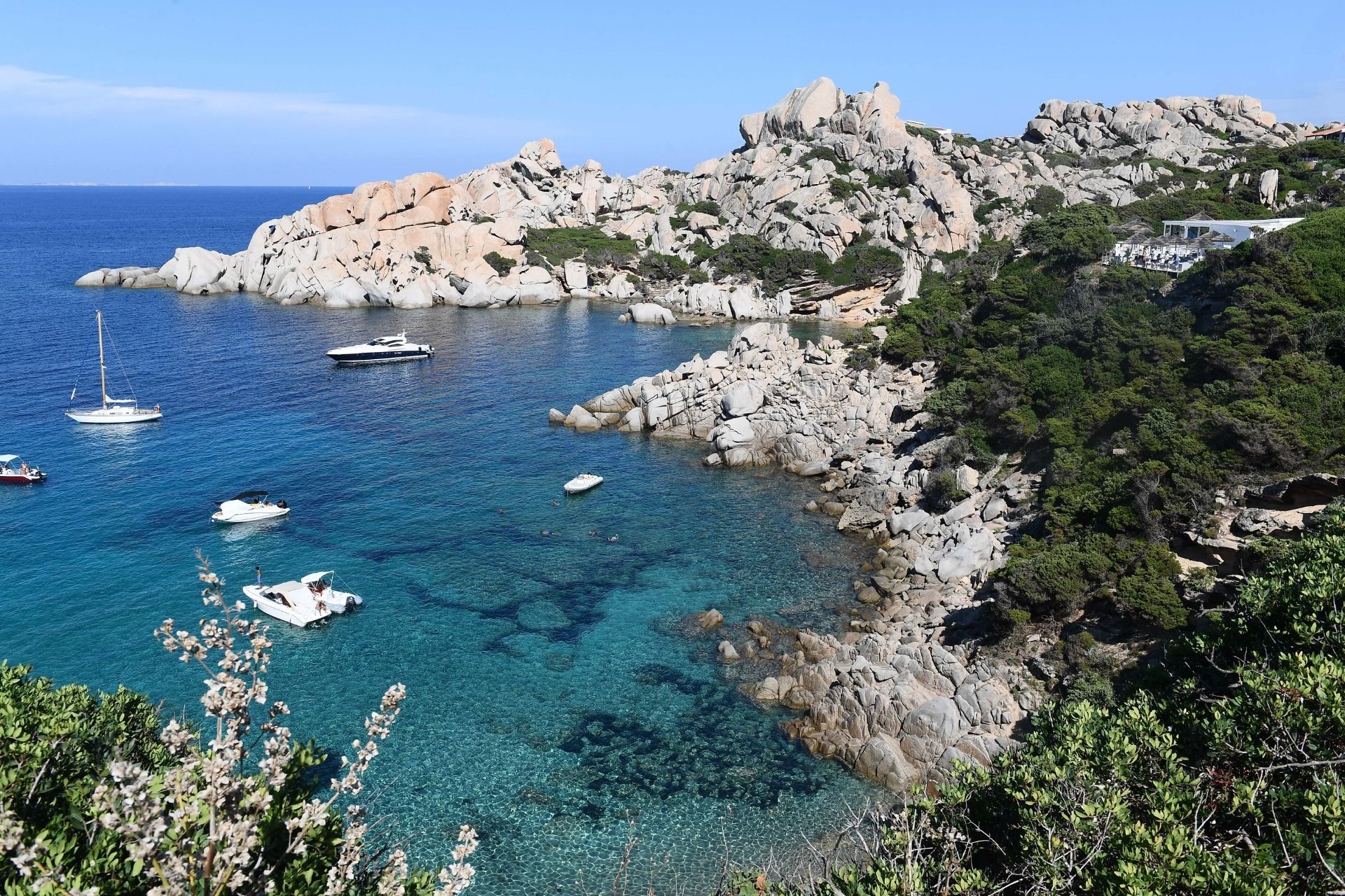 Easily reach Santa Teresa from Olbia with a shuttle bus from the airport
