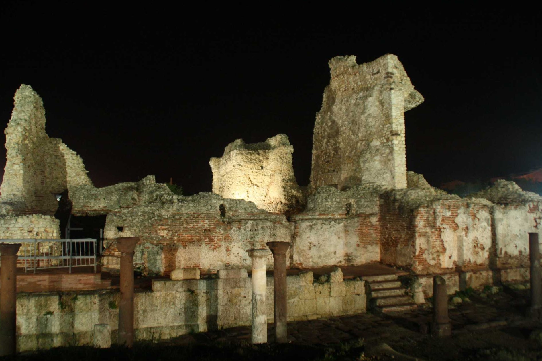 Ruinas antiguas de Turris Libisonis en Porto Torres