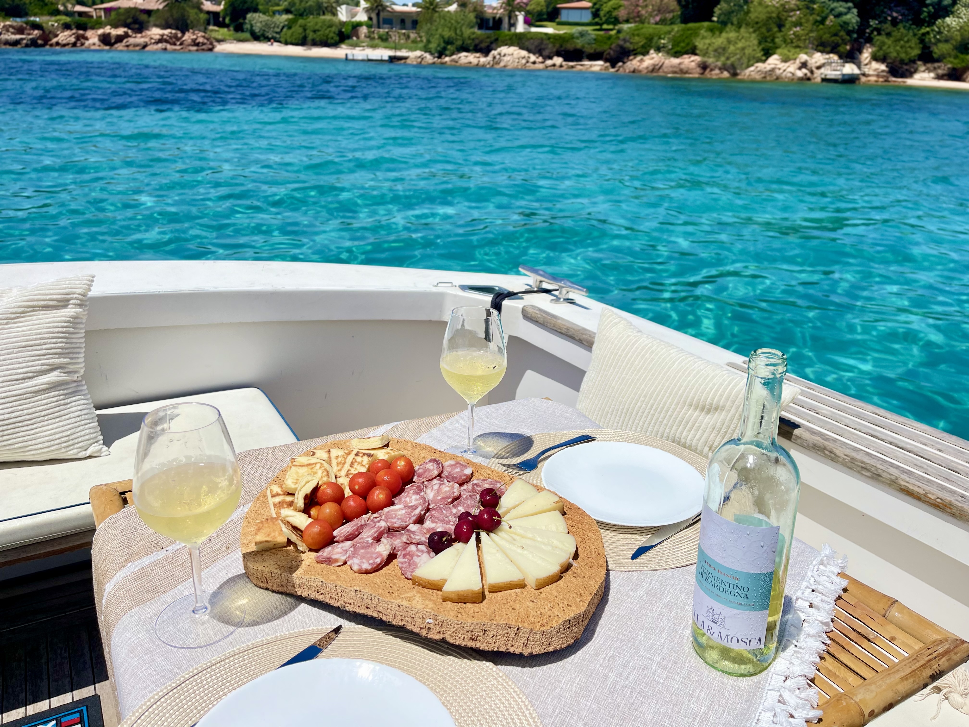 Aperitivo servido a bordo del recorrido en barco