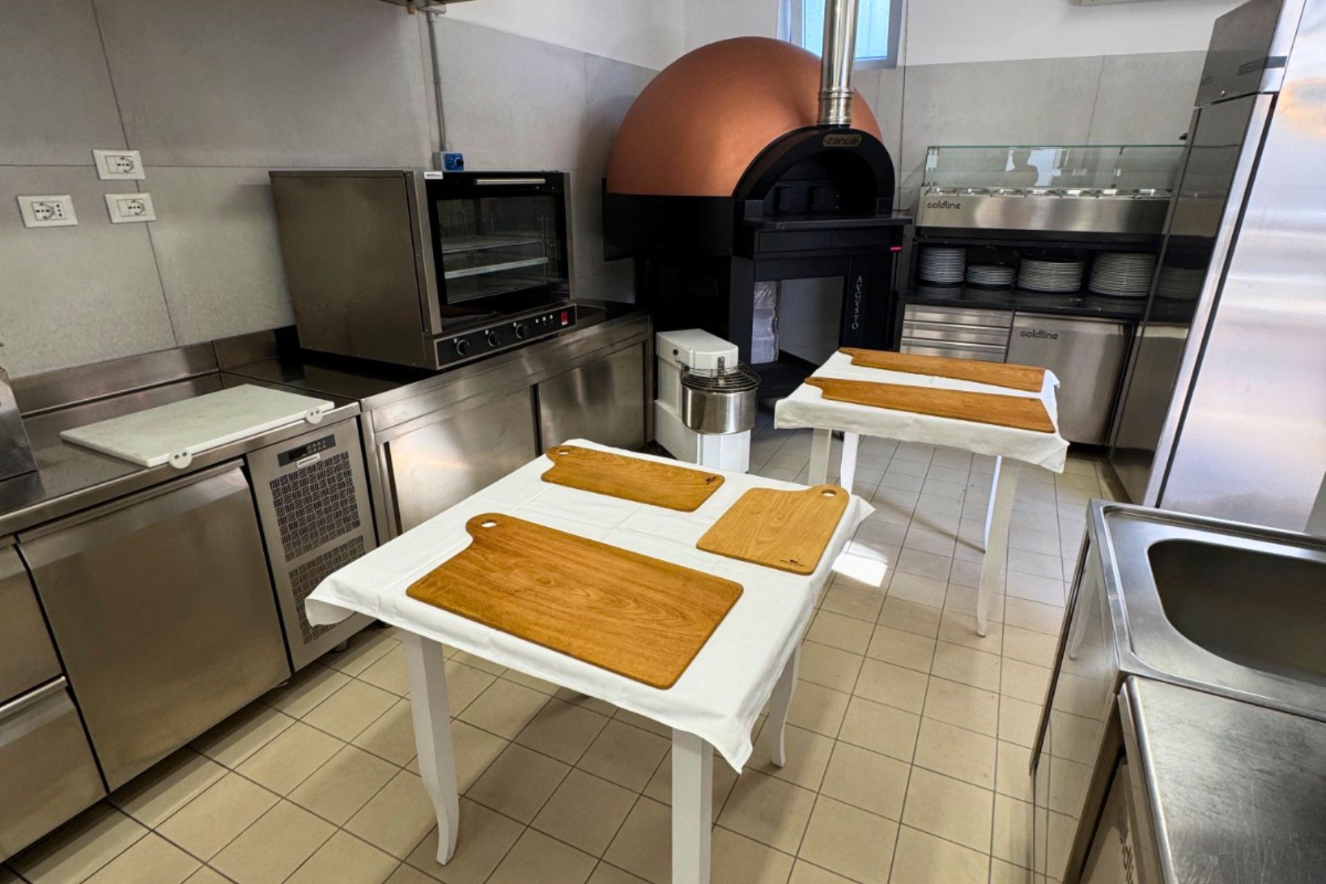 Ein Workshop in Tortolì, in dem Sie unter Anleitung von Experten lernen, wie man Seadas, das süße Symbol Sardiniens, zubereitet