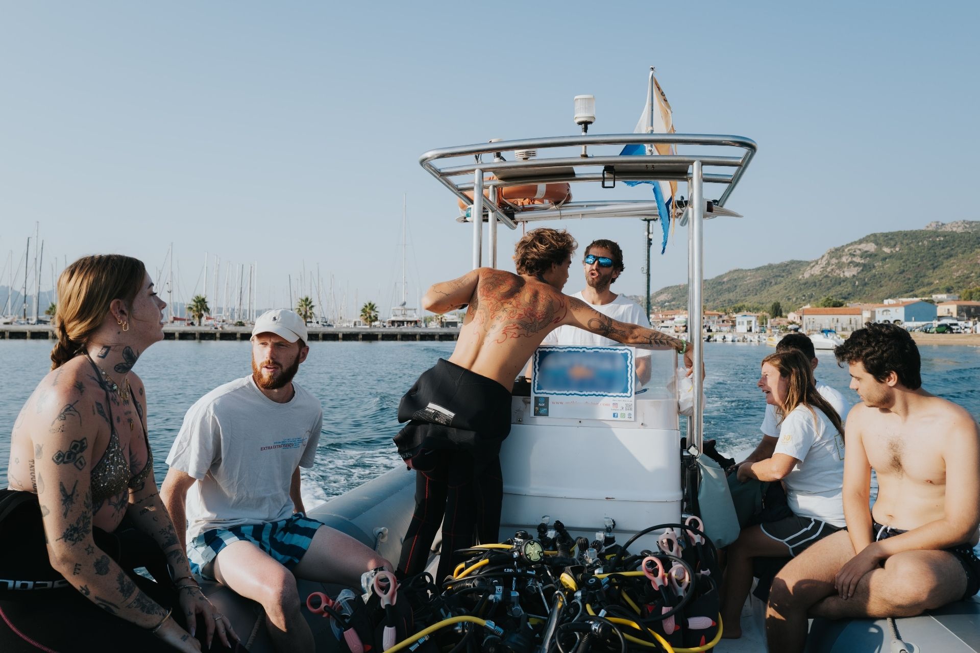 Underwater baptism experience with boat transfer from Cannigione to the La Maddalena Archipelago, including instructor and equipment, diving up to 12 meters.