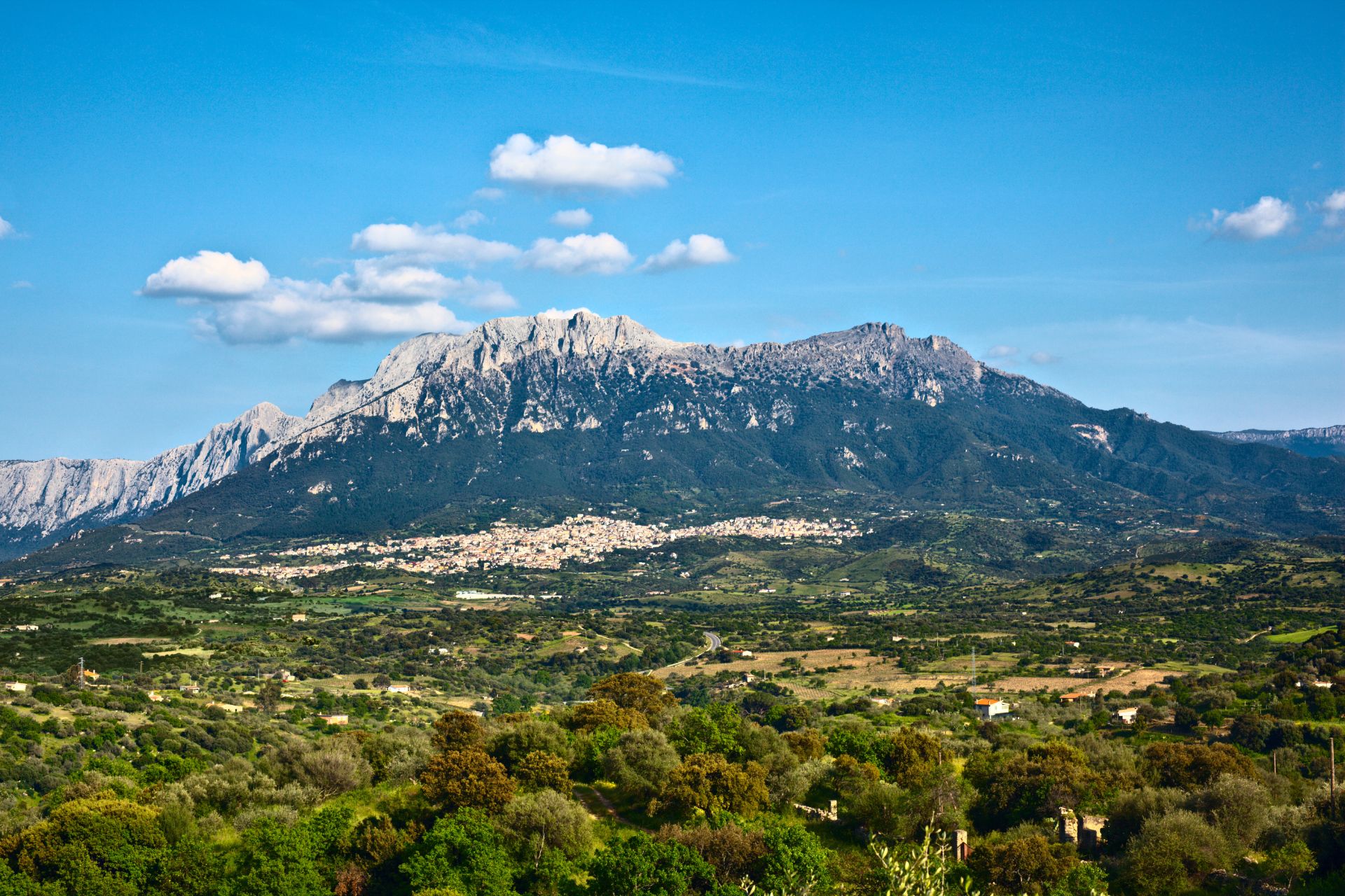 Excursion to the Lanaitho Valley, Sardinia, with mountain landscapes, springs and nuragic testimonies