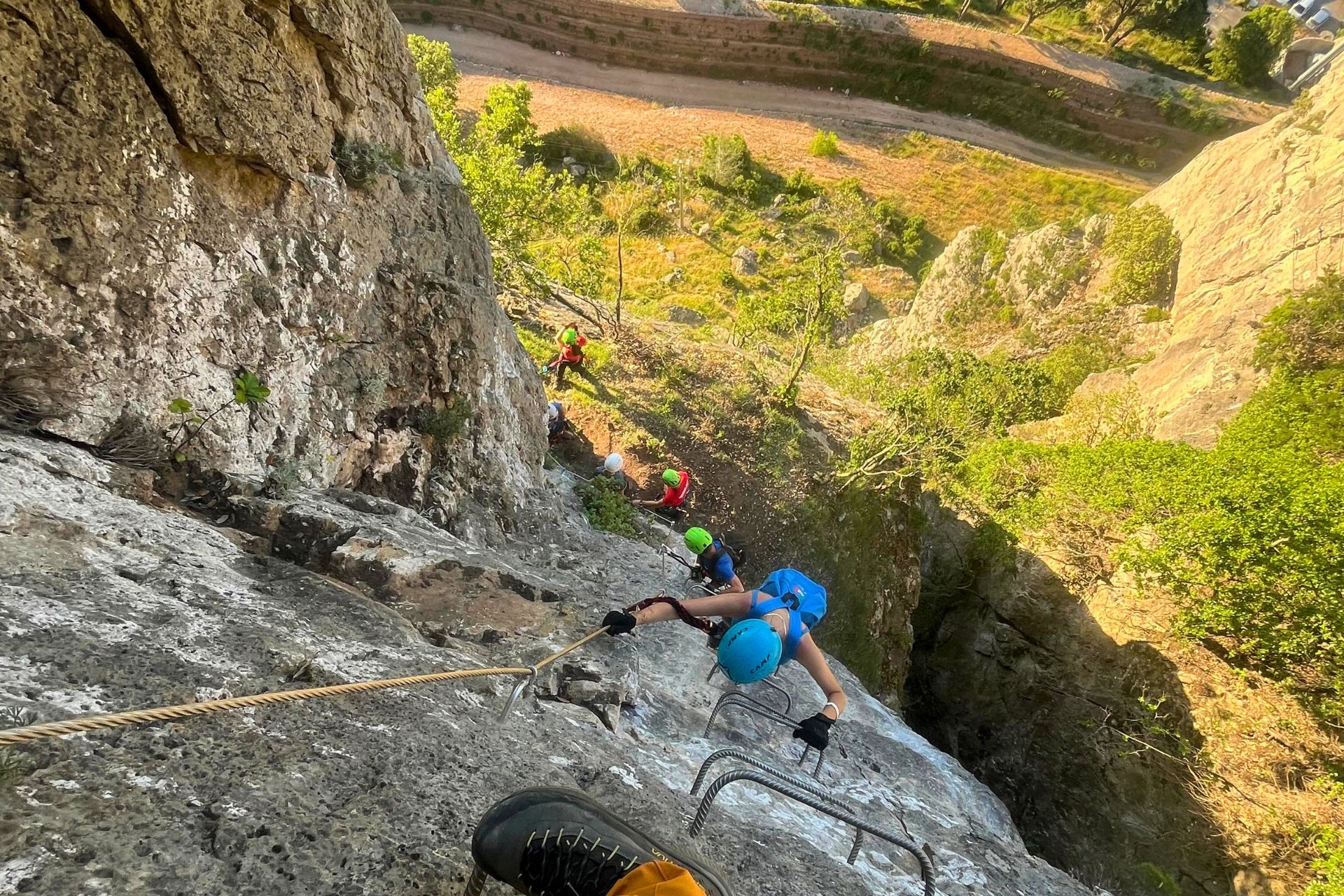 Ulassai-Klettersteigtour mit ausgestatteten Passagen und atemberaubenden Ausblicken zwischen Kalksteinwänden