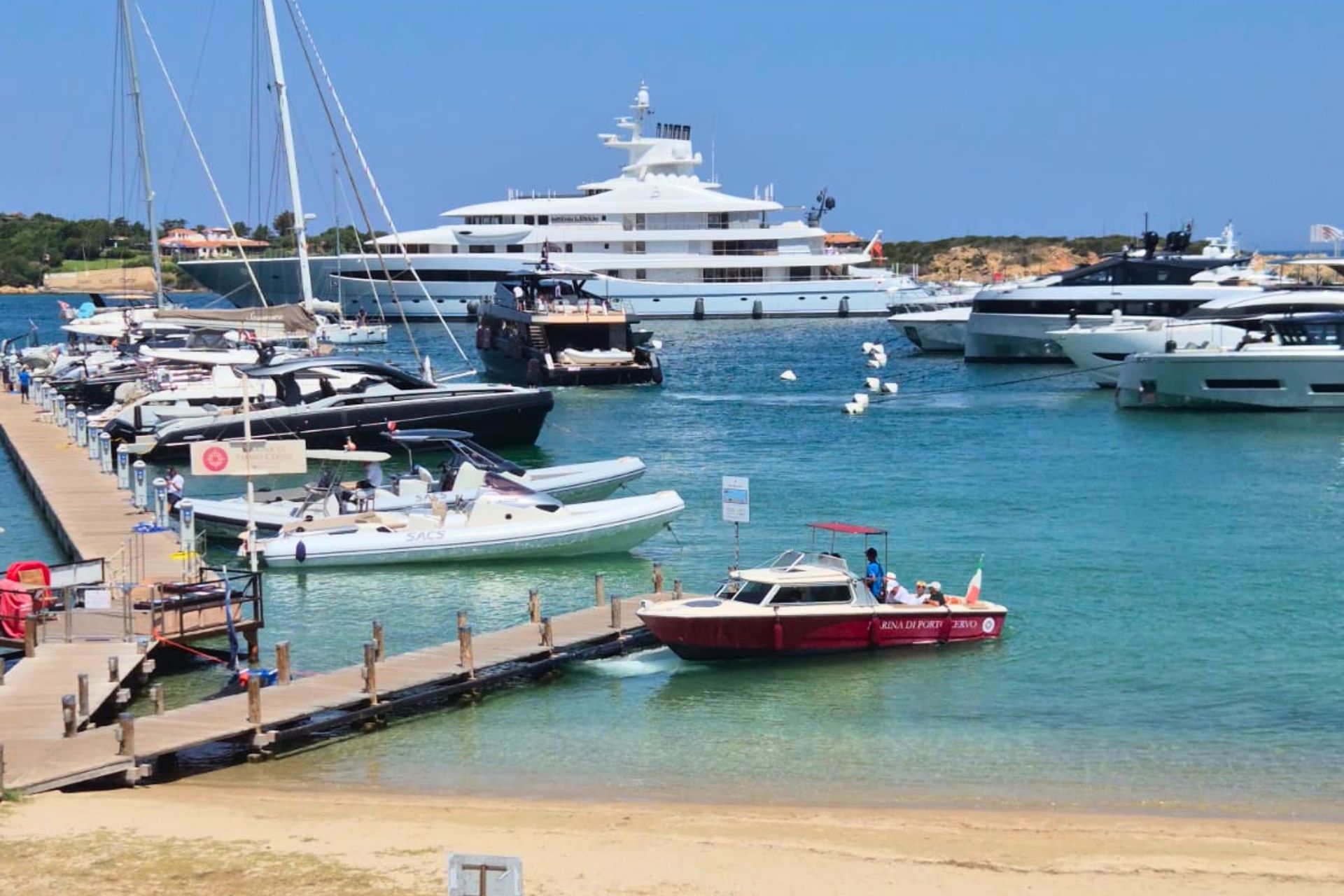 Excursion from Alghero to San Pantaleo and Porto Cervo, with a visit to the San Pantaleo market and the tourist port of Porto Cervo