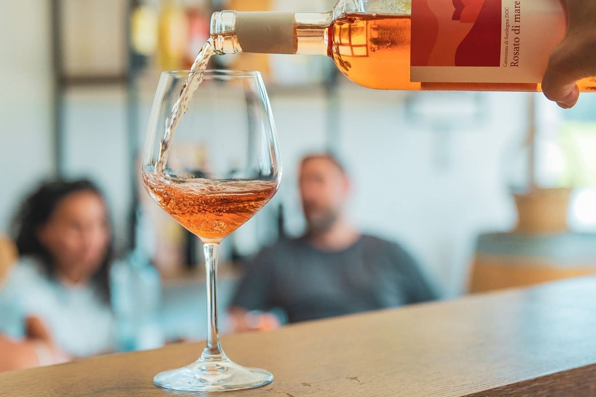 Visite guidée d'un domaine viticole près d'Alghero, avec dégustation de vins et de produits typiques de la Sardaigne.