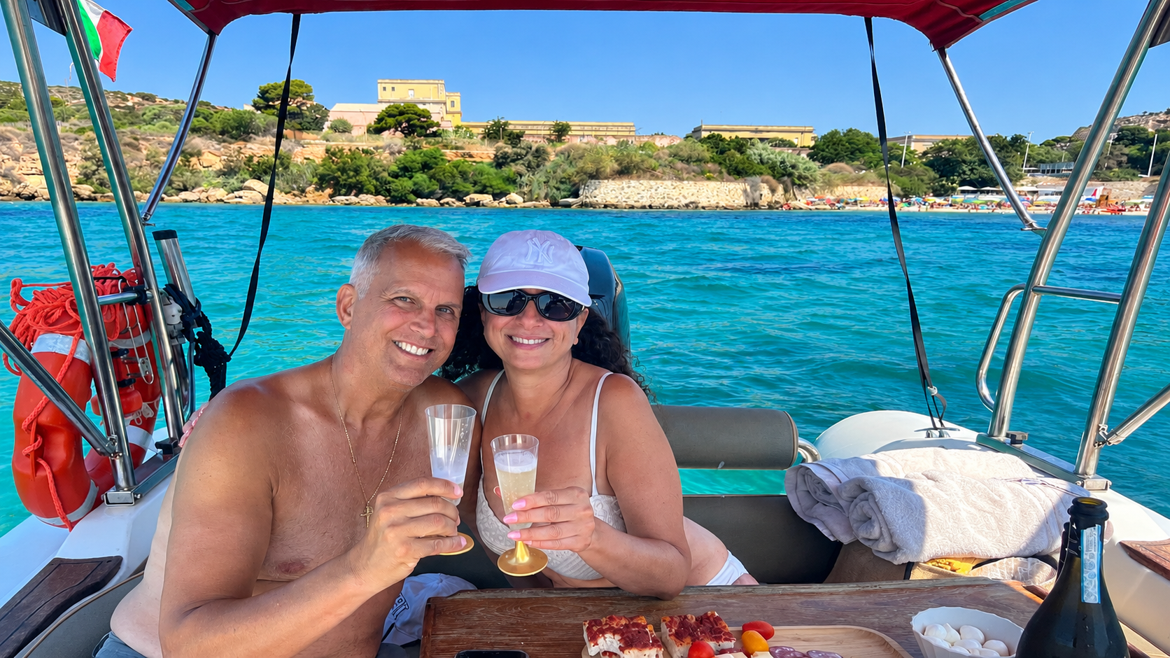 Aperitif bei einer Jollentour zum Devil's Saddle