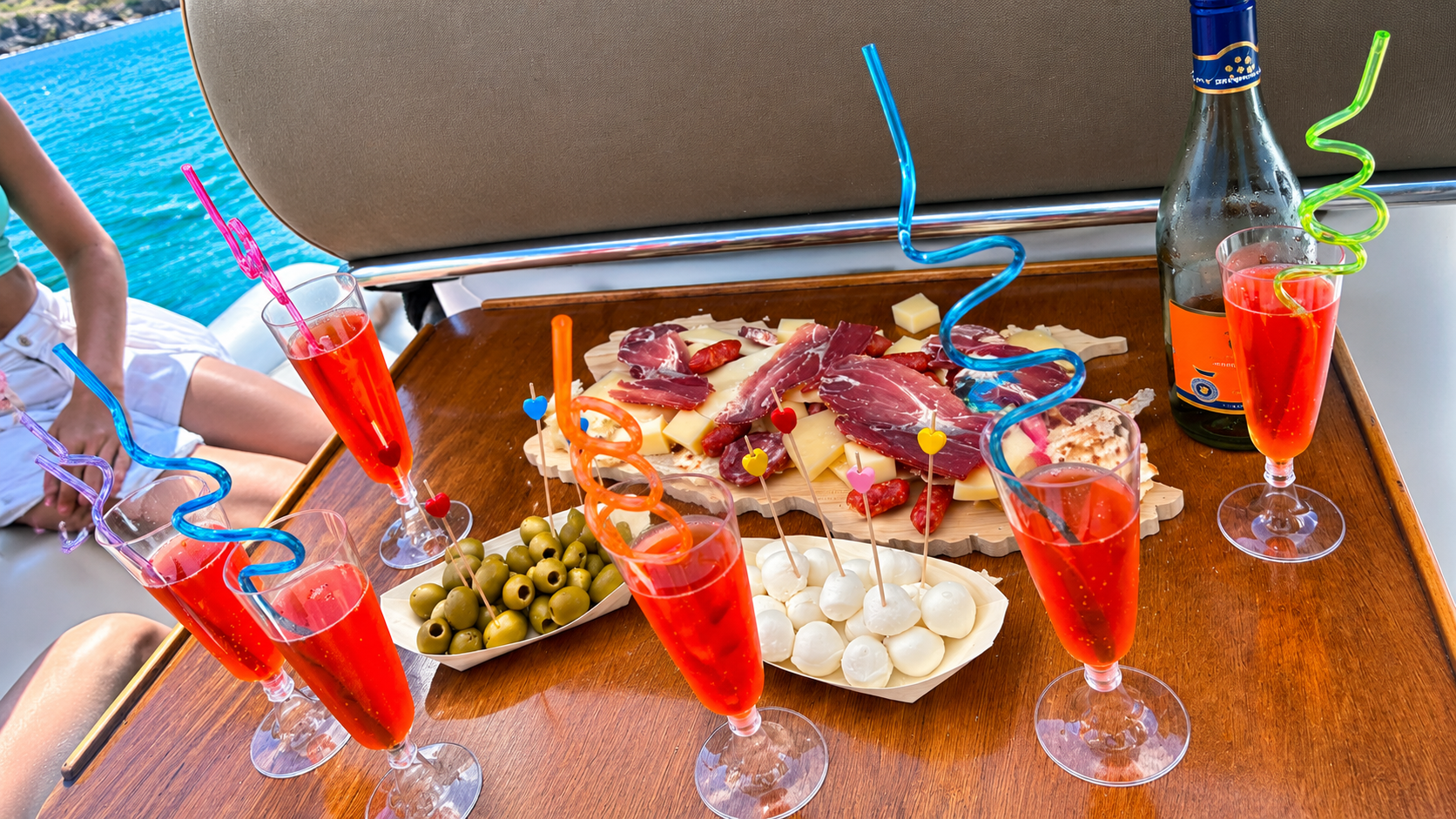 Aperitif auf einer Jollentour in Cagliari